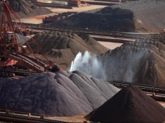 铁矿石市场震荡下行，国内供应强势需求低迷，预计下周持续磨底